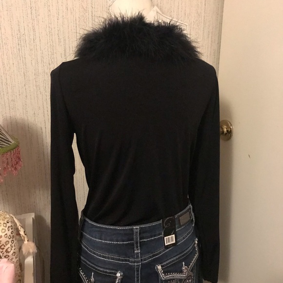 Feather top. - Picture 3 of 7